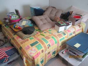 lot 278 image: Queen sized metal bedframe and bedd...