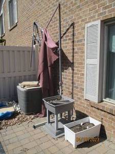 lot 283 image: Metal base and framed off-set patio...