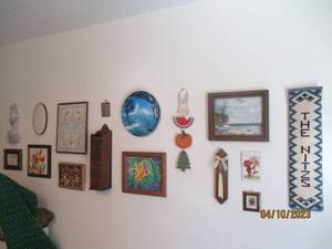 lot 294 image: Variety of wall art and decor inclu...