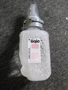 case of 4 bottles of gojo foam hand...