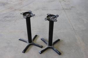 2 Metal Stands