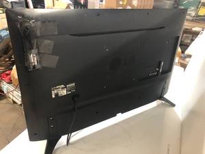 lot 27 image: LG - 43 Class UQ75 Series LED 4K UHD Smart webOS TV For Parts