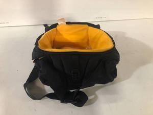 lot 30 image: Domke Quest Bag