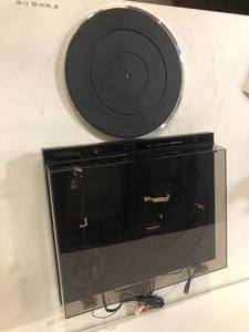 lot 32 image: PL-600 Black Stereo Turnable