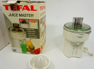 lot 41 image: Tefal Juice Master 8310 Juicer Fruits Vegetables Extractor 200w White