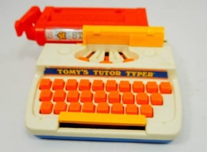 lot 52 image: Vintage Tomys Tutor Typer