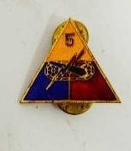 lot 111 image: VINTAGE PIN ARMY 5th ARMORED DIVISION