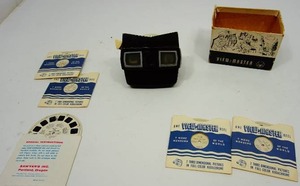 lot 127 image: Vintage View Master with Slides