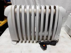 lot 10 image: DeLonghi Safe Heat Solaris Heater