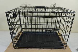lot 12 image: Life Stage Pet Crate