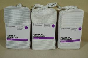 lot 18 image: 3 Sets Microfiber Standard Pillowcases -Grey Striped