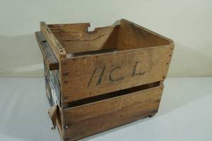 lot 22 image: Vintage Wood Shipping Crate