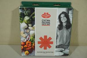 lot 27 image: Ballarini Silicone Pan Protectors