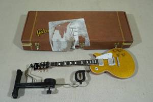 lot 30 image: Axe Heaven Gibson 1957 LP Gold Top Mini Guitar Replica