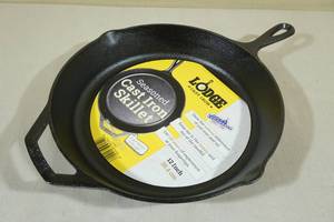 lot 42 image: Lodge 12 Seasoned Cast Iron Skillet