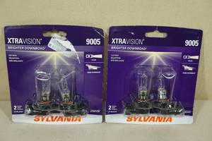 lot 107 image: 2 Sets Sylvania Xtravision Halogen Lamps -9005