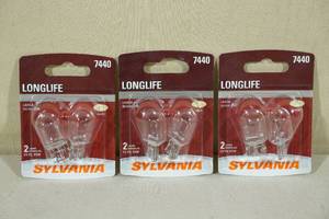 lot 109 image: 3 Sets Sylvania Longlife Lamps -7440
