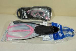 lot 128 image: Cressi Snorkel Set -Pink