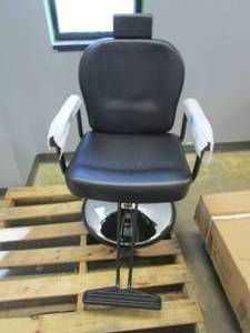 lot 329 image: BestSalon Styling Heavy Duty Beauty Swivel Hydraulic Pump Profession Shampoo Hair Cutting Barber Salon Chair, Black
