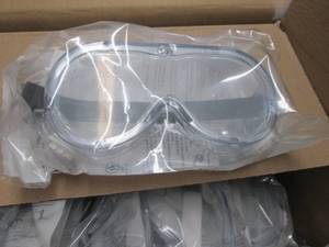 Case of 100 Safety Goggles by R-Rui...