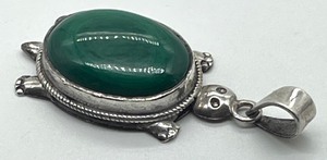lot 39 image: Sterling Silver and Malachite Turtle Pendant