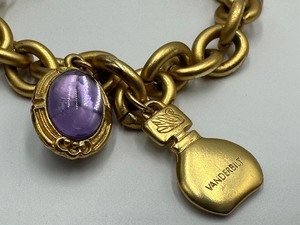 lot 60 image: Vintage Gloria Vanderbilt Bracelet