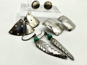 lot 55 image: Assortment of Five Pairs of Vintage Sterling Earrings