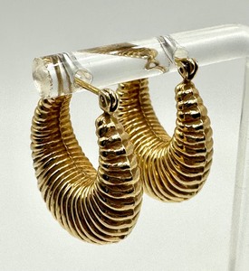 lot 57 image: 14k Yellow Gold Hoop Earrings
