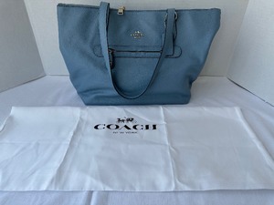 lot 49 image: Coach Blue Crossgrain Leather Tote Handbag - Coach Signature Gallery Tote Shoulder Bag