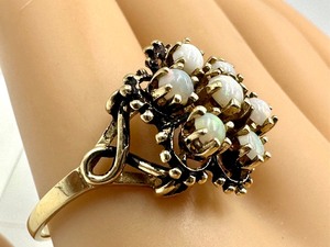 lot 88 image: Beautiful Vintage 14k and Opal Cluster Ring