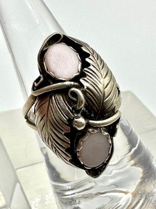 lot 92 image: Vintage Sterling and Mother of Pearl Ring