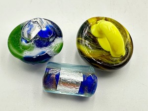 lot 126 image: Three Art Glass Beads