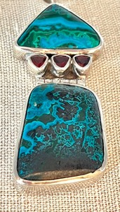 lot 118 image: Stunning Sterling and Natural Stone Pendant