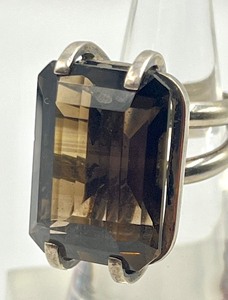 lot 114 image: Smokey Topaz Ring