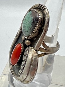 lot 105 image: Vintage Turquoise and Coral Ring