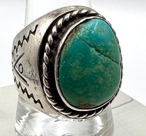 lot 107 image: Vintage Turquoise and Sterling Ring