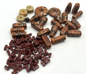 lot 103 image: Variety of Painted Crafting Beads