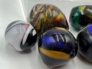 lot 100 image: Variety of Art Glass Beads