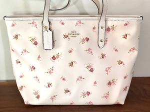 lot 100A image: Coach Daisy Floral City Zip Tote New with Tags