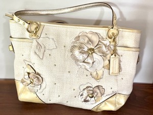 lot 105A image: Coach Limited Edition Hamptons Floral Straw Bag
