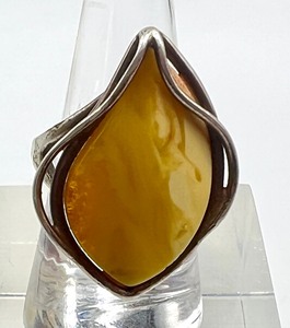 lot 130 image: Baltic Amber and Sterling Ring
