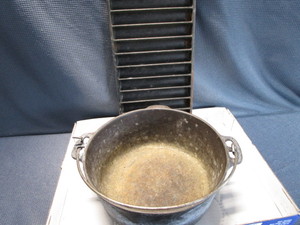 Cast Iron Kettle & Corn Bread