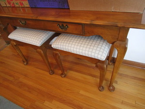 Ethan Allen Side Table & Stools
