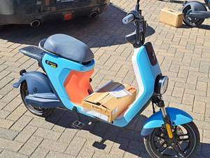 lot 1 image: Segway C-80 48V 750W 24Ah Electric Moped-Style E-Bike Light Blue (New )