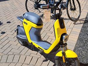 lot 2 image: Segway C-80 48V 750W 24Ah Electric Moped-Style E-Bike Yellow (New )