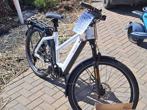 lot 4 image: Riese & Muller Charger3 Mixte 36V 27.5 Electric Bike 49cm Ceramic White Frame