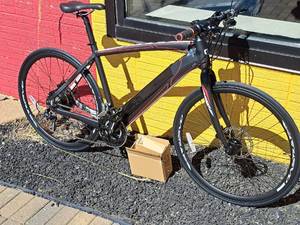 lot 7 image: Evo Race Electric Bike Black Frame