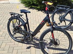 lot 8 image: Evo Street Electric Bike Black Frame