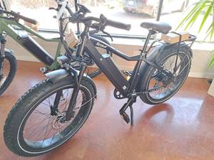 lot 29 image: Magnum Scout 48V 7-speed 26 Electric Bike Black Frame