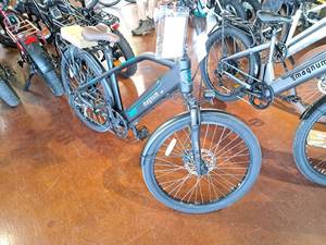 lot 40 image: Magnum Voyager 48V 8-speed 27.5 Electric Bike Black Frame (New )